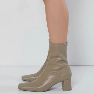 Oak + fort beige glove boot size 7